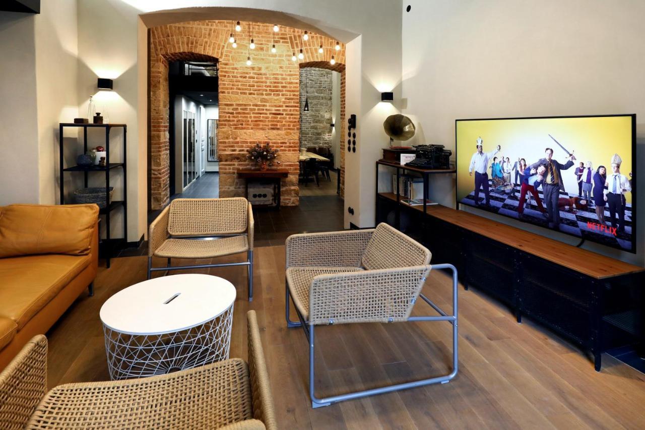 American Loft In The Heart Of Praag Buitenkant foto